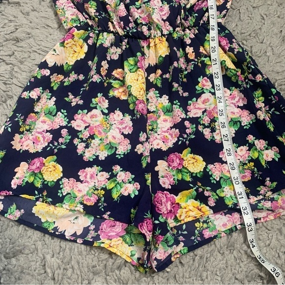 Romeo + Juliet Couture Floral Romper - Picture 13 of 13